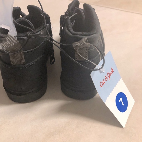 NWT Cat & Jack charcoal gray unisex boots- size 7 - Picture 4 of 7